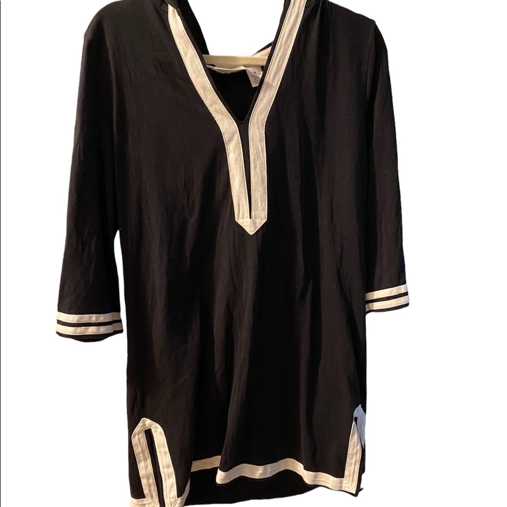 Parrot bay black and white cover-up